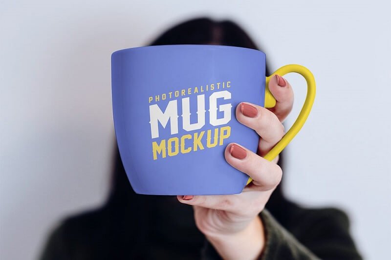 Free Mug in Female Hand Mockup PSD