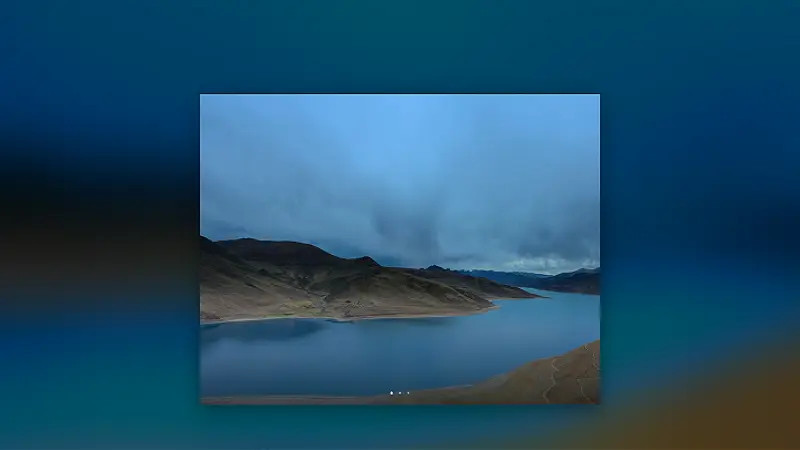 Slick Slideshow With Blur Effect